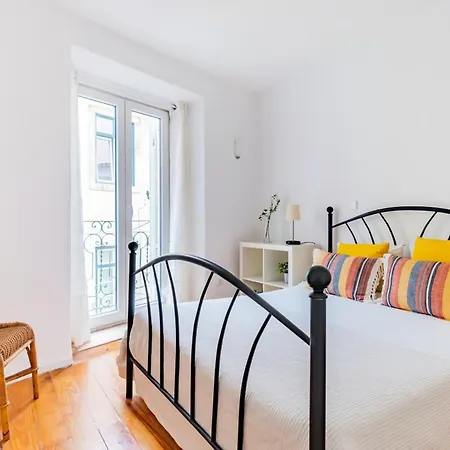 Lejlighed 2br At Chiado Historical Heart *