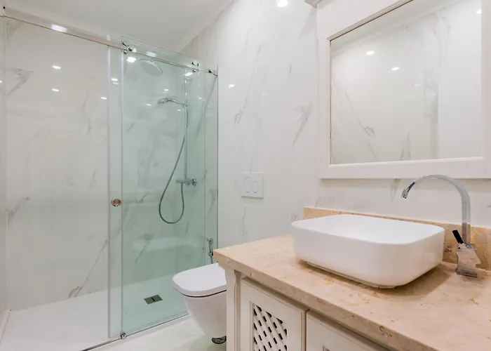 Apartment 2br At Chiado Historical Heart