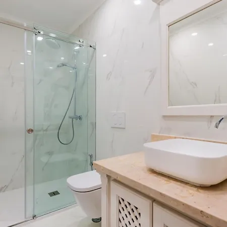 Apartment 2br At Chiado Historical Heart